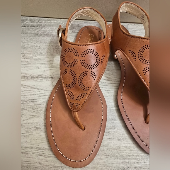 Coach Oliana sandals Sz 8 - Picture 2 of 6